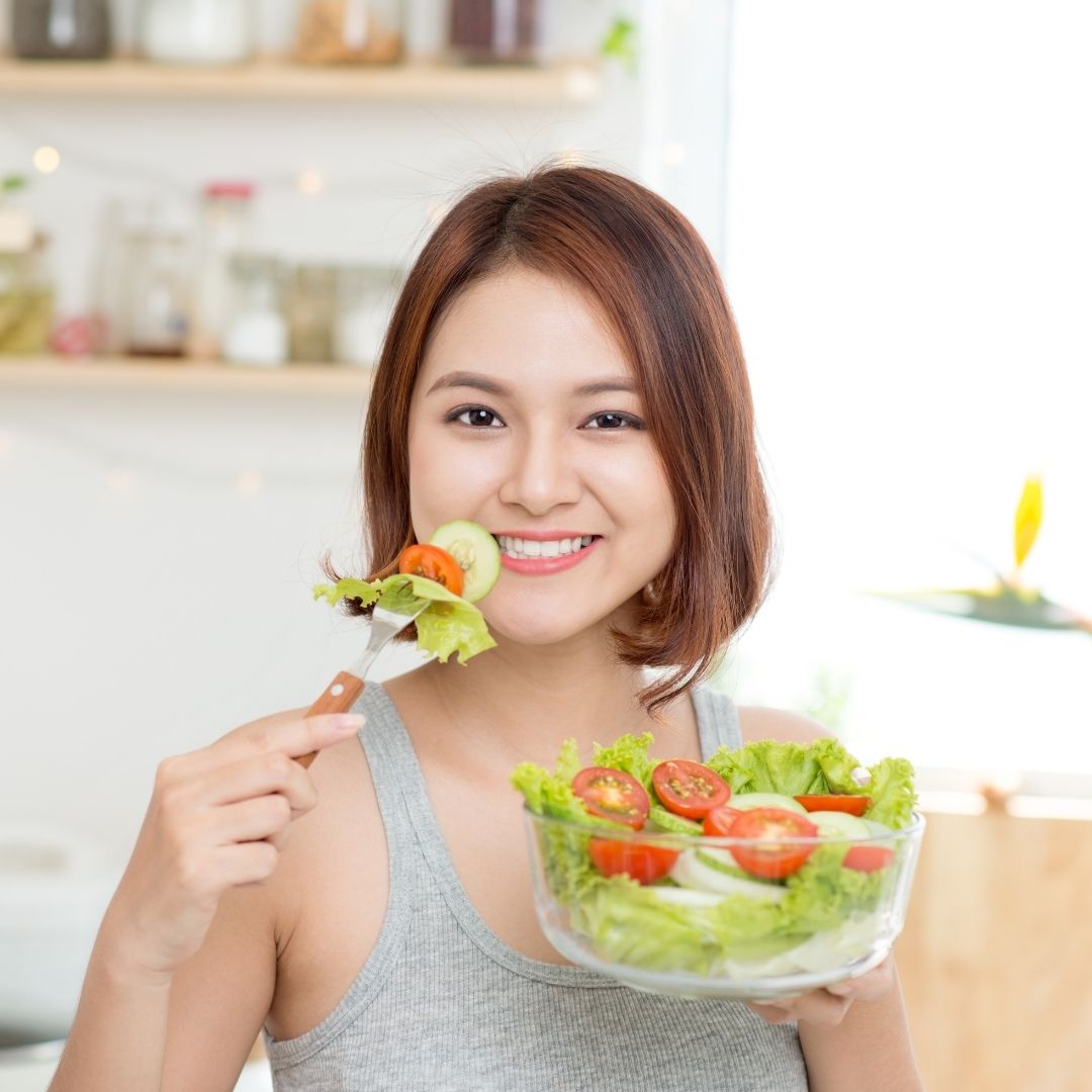 A woman eating an anti-inflammatory diet