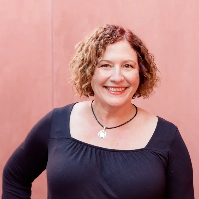 Dr Laura Paris